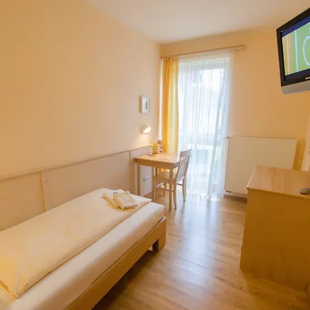Jufa Hotel 3*